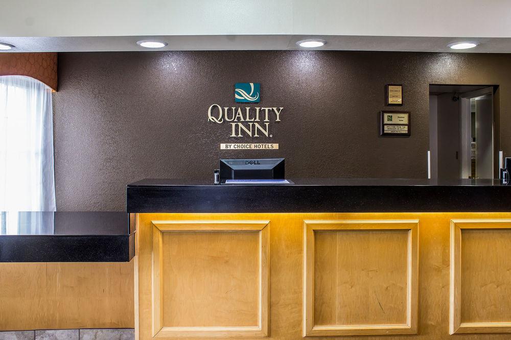 Quality Inn Newton At I-80 Eksteriør billede