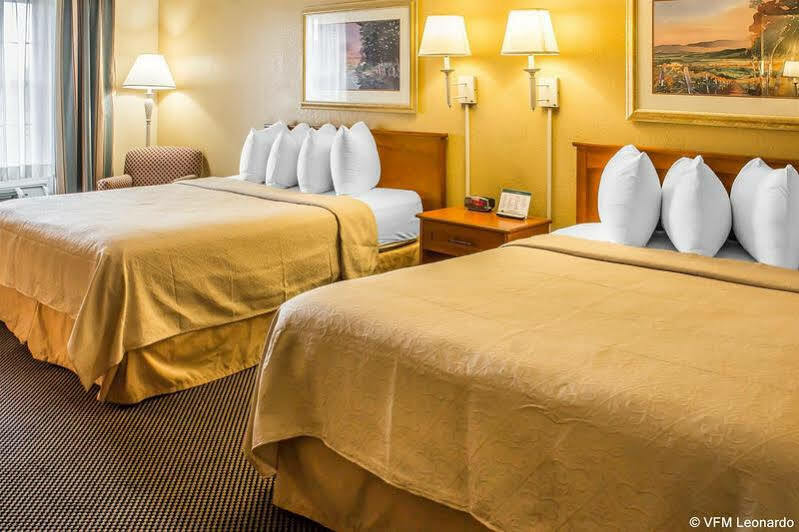 Quality Inn Newton At I-80 Eksteriør billede